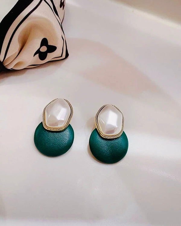 Round & Pearl Earrings