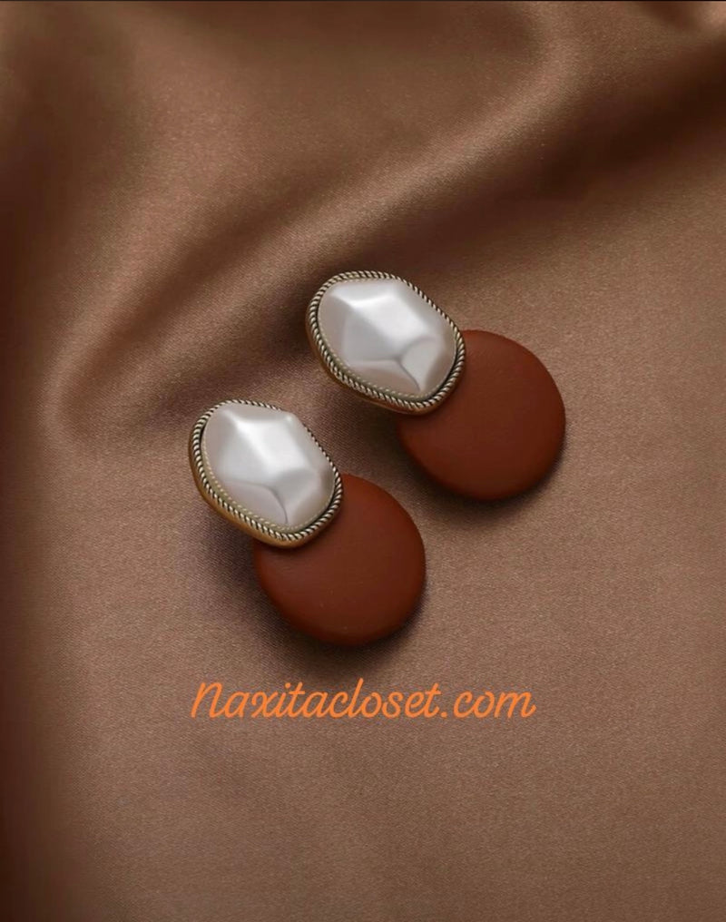 Round & Pearl Earrings