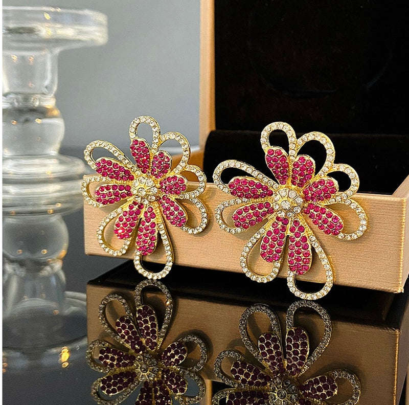 Glamorous Rhinestone Flower Stud Earrings